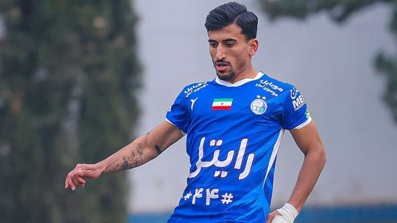 صالح حردانی در حال بازی در تیم استقلال تهران